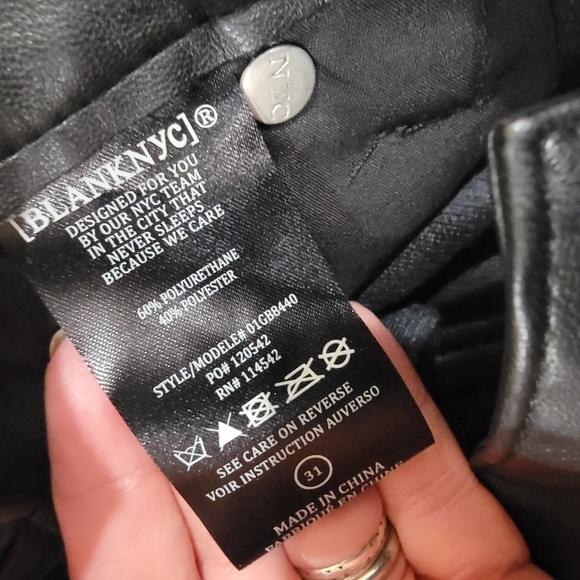 Blank NYC Black Faux Leather Shorts Flouncy Vegan Size 31 - Picture 13 of 14